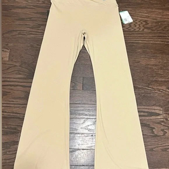 Forever 21 Active Leggings L Desert Sand
Beige NWT - Picture 6 of 11